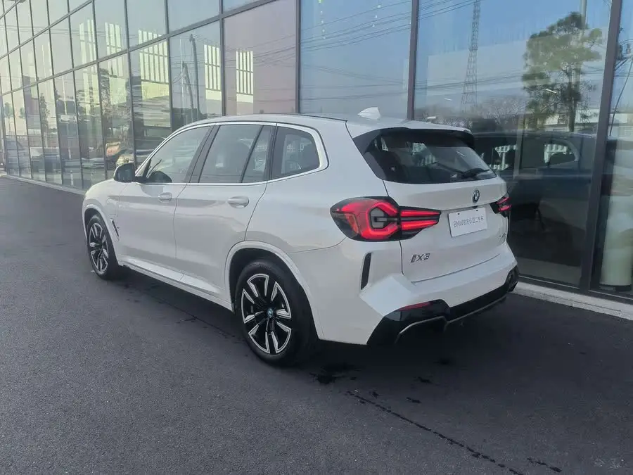 BMW iX3 2024 Leading Model