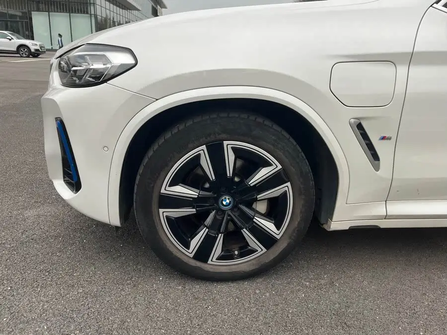 بي ام دبليو iX3 طراز 2022 النسخة الرائدة