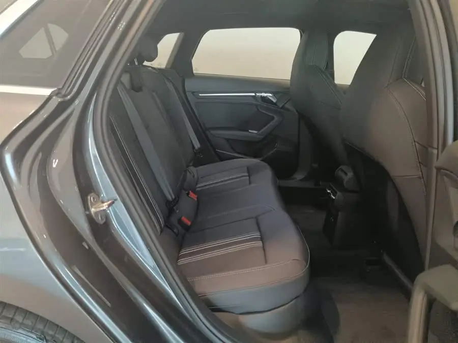 أودي A3 2023 سبورت باك 35 TFSI طراز الموضة الرياضية