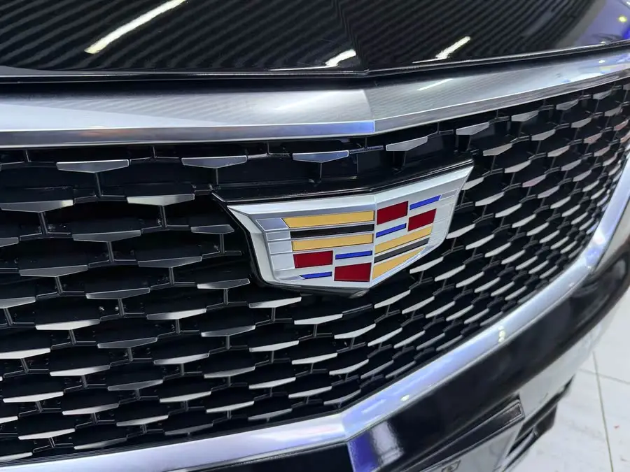 2021 كاديلاك XT6 28T فاخرة ذات ستة مقاعد ودفع رباعي