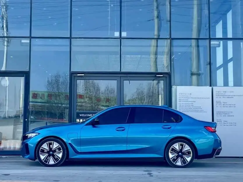 بي إم دبليو i3 2023 eDrive 40 L حزمة رياضية ليلية