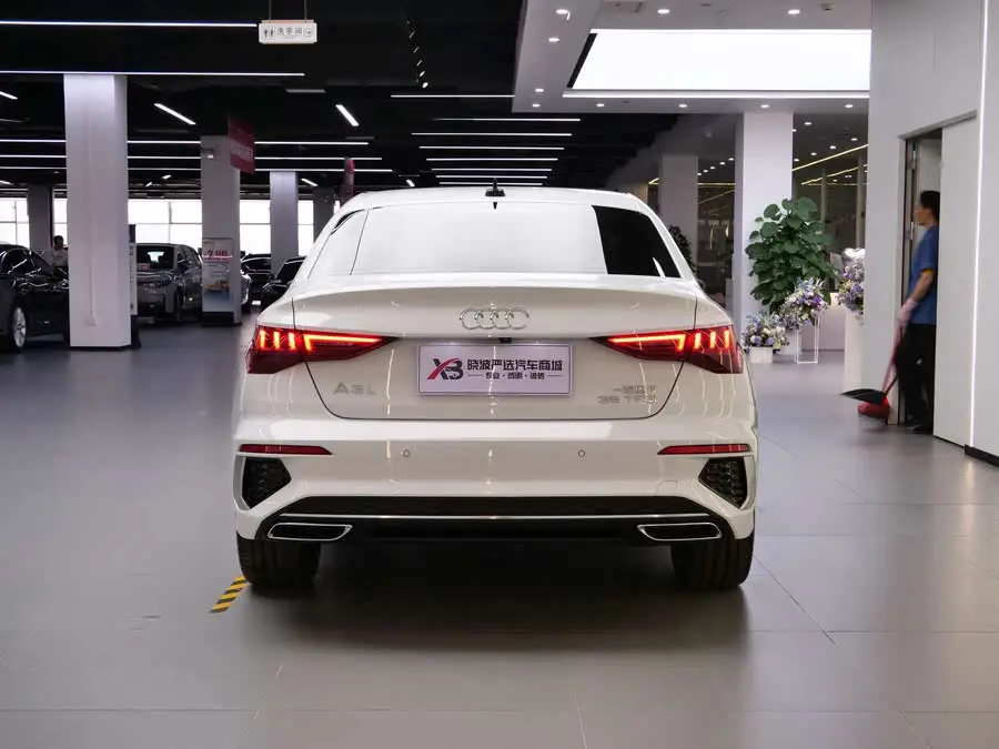 أودي A3 2023 A3L ليموزين 35 TFSI الطراز الرياضي العصري