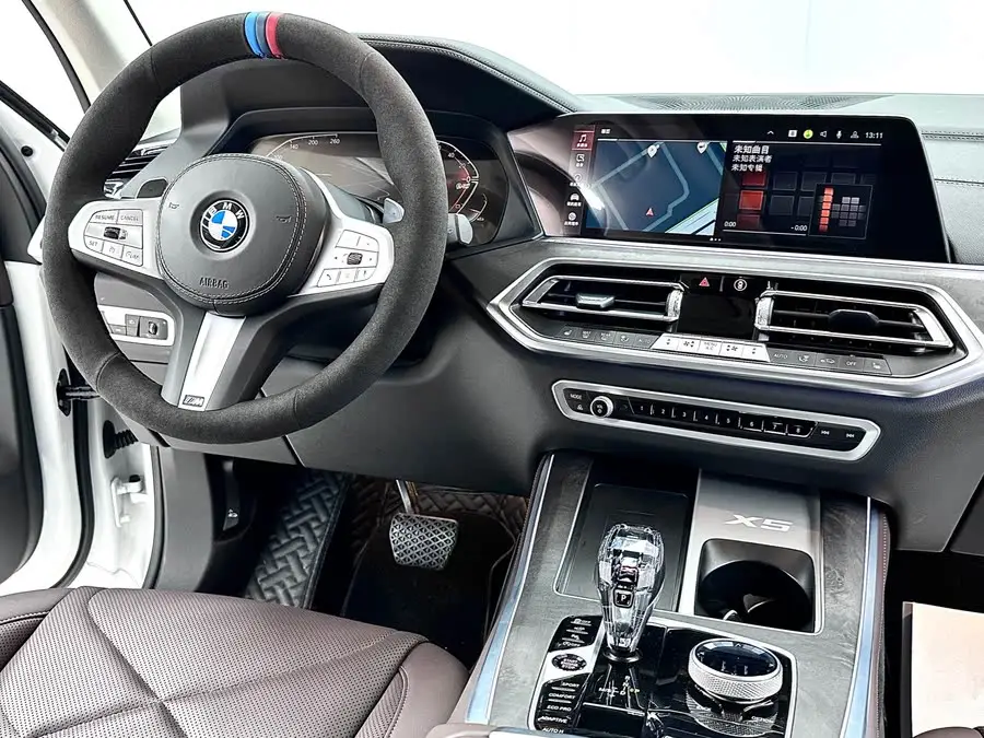 بي إم دبليو X5 2022 xDrive 30Li حزمة M الرياضية الفاخرة