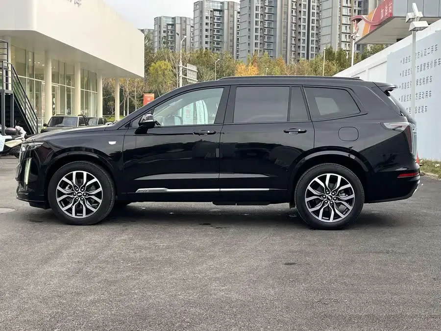 كاديلاك XT6 2022 2.0T ستة مقاعد دفع رباعي بلاتينيوم