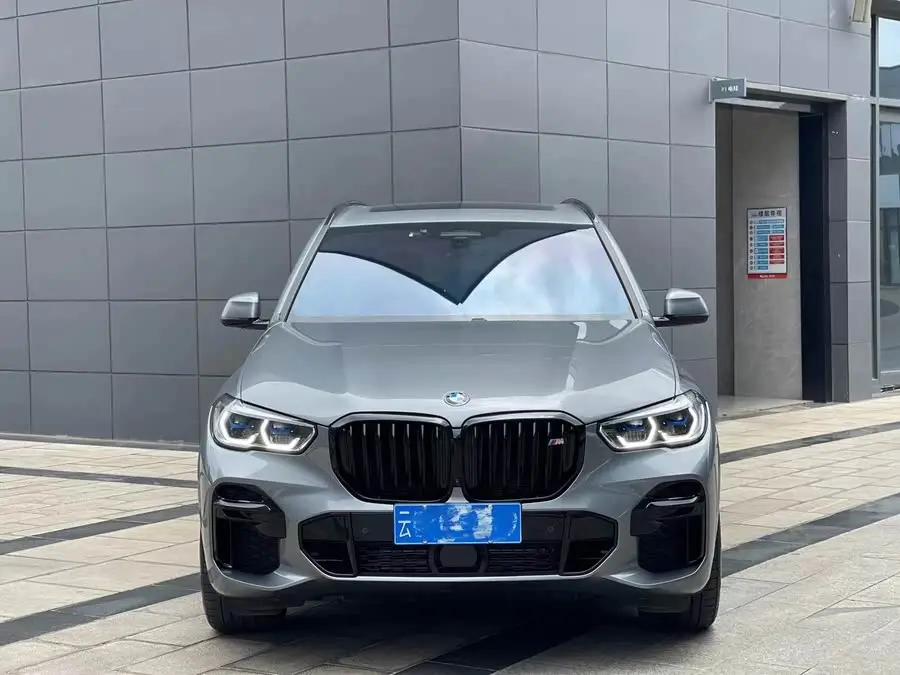 بي إم دبليو X5 2022 طراز مُعدل xDrive 40Li حزمة رياضية M