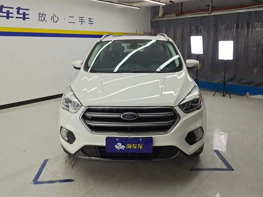 2019 Ford EcoSport 180 Two-Wheel Drive Platinum Edition National VI
