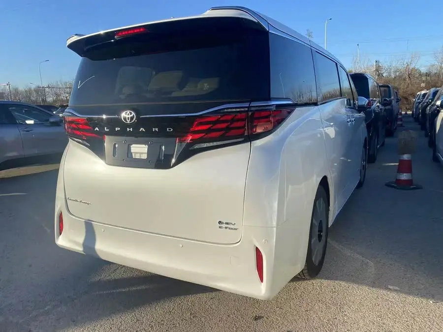 ألفارد 2024 نسخة المحرك المزدوج 2.5L المتميزة