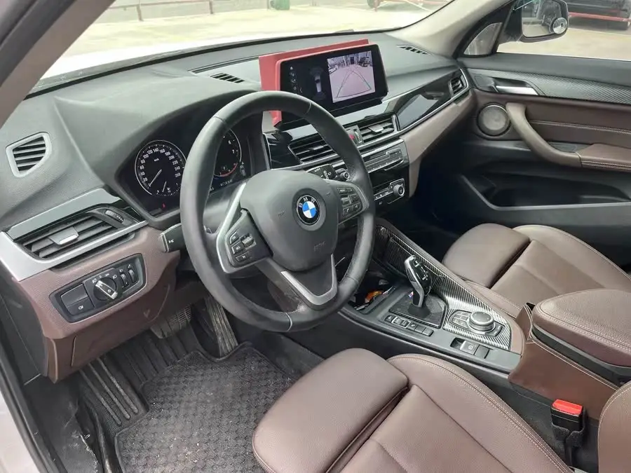 بي إم دبليو X1 2020 sDrive25Li نسخة رائدة