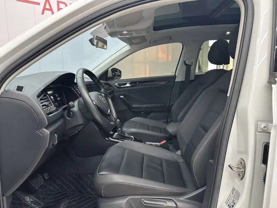 T-ROC 2021 طراز 280 TSI DSG دفع ثنائي نسخة الراحة والاتصال الذكي