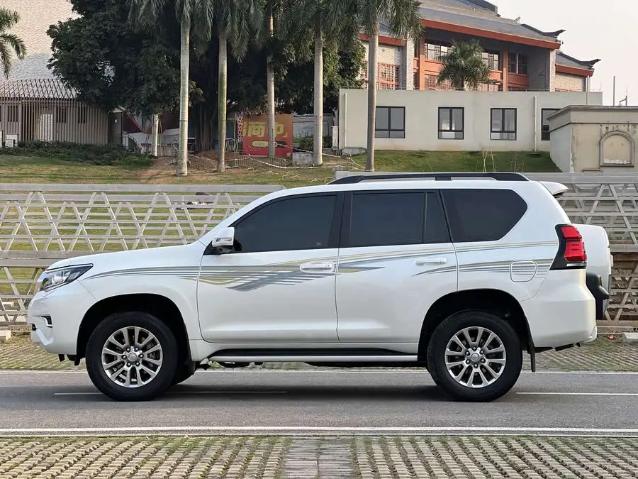 برادو 2018 3.5L أوتوماتيكي TX-L مع إطار احتياطي مثبت خلفيًا