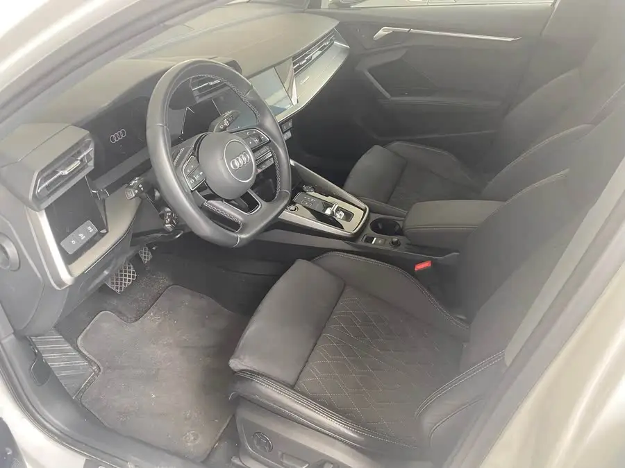 أودي A3 2023 سبورت باك 35 TFSI الطراز الرياضي الفاخر