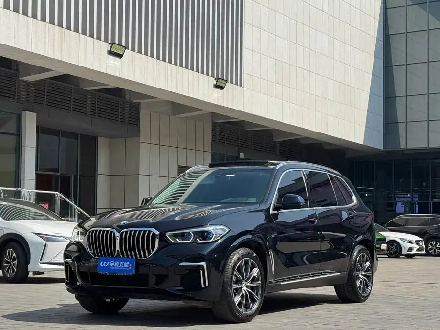 بي إم دبليو X5 2022 الطراز المحدث xDrive 30Li حزمة M الرياضية