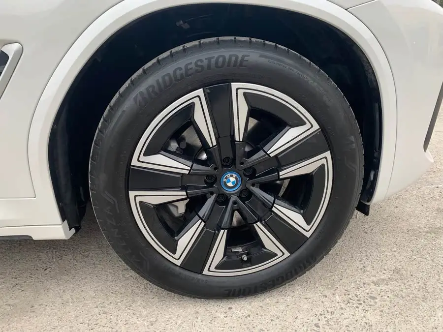 BMW iX3 2024 Leading Model