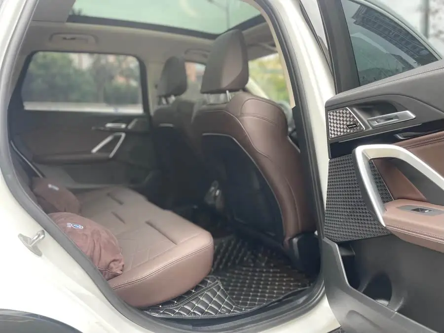 بي إم دبليو X1 2023 sDrive20Li حزمة تصميم X