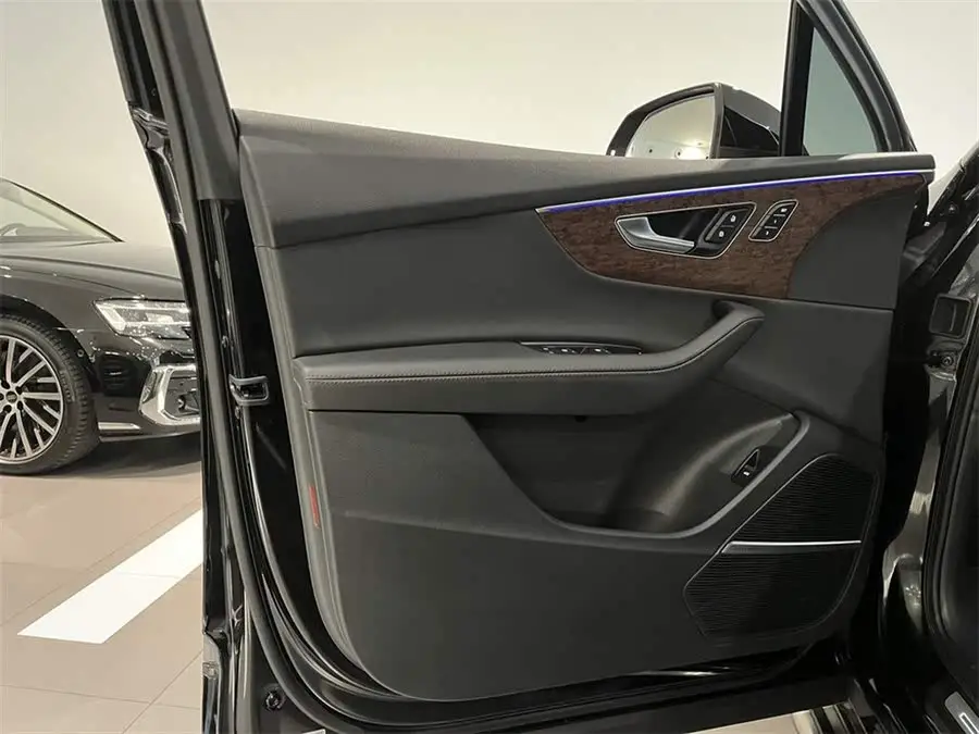 Audi Q7 2023 55 TFSI quattro S line Sport