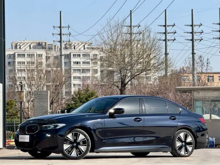 BMW i3 2023 eDrive 40 L Night Sport Package