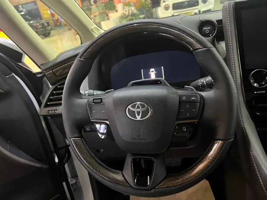 ألفارد 2024 هايبرد 2.5 لتر الإصدار المميز