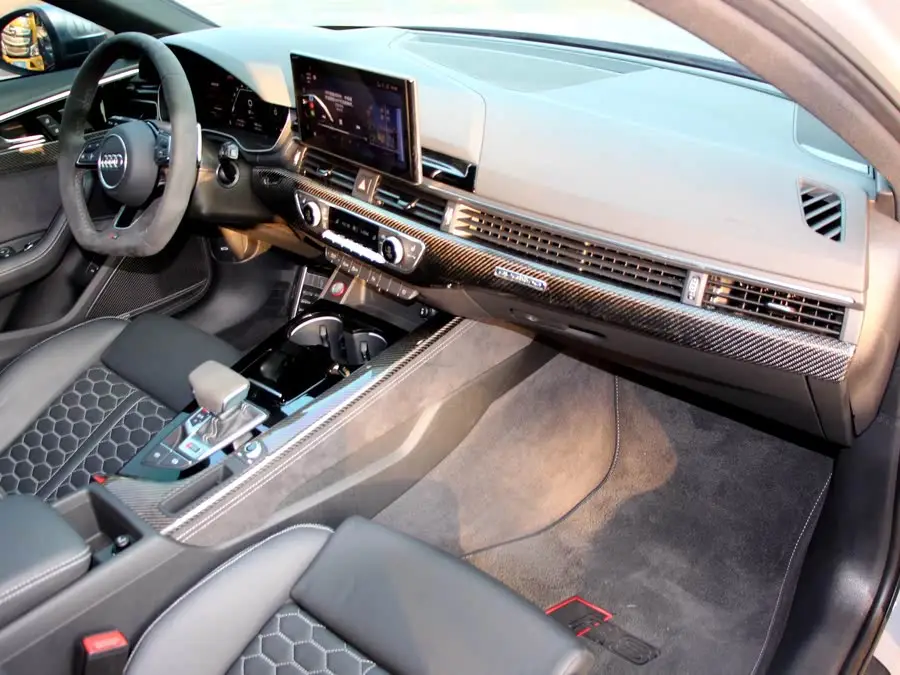 أودي RS 4 2023 RS4 أفانت إصدار بلاك