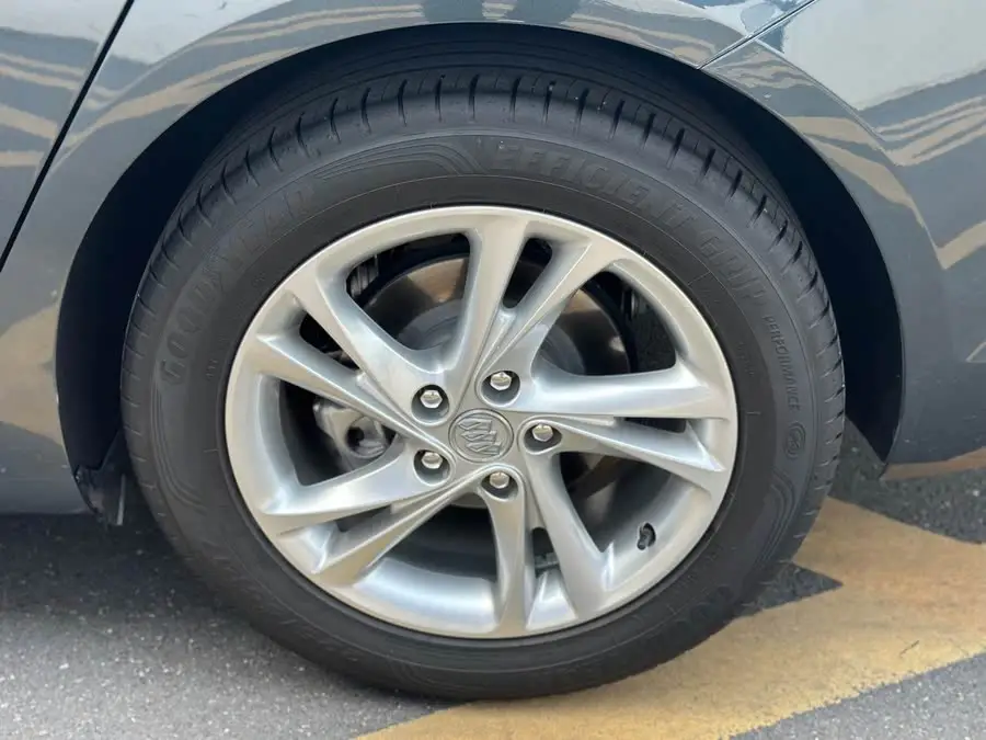 2021 بايك Regal 552T النخبة