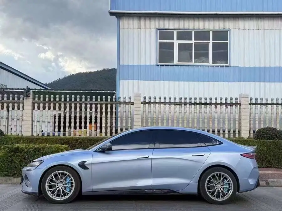 فريق البحر 2023 نسخة البطل 650 كم النسخة عالية الأداء ذات الدفع الرباعي