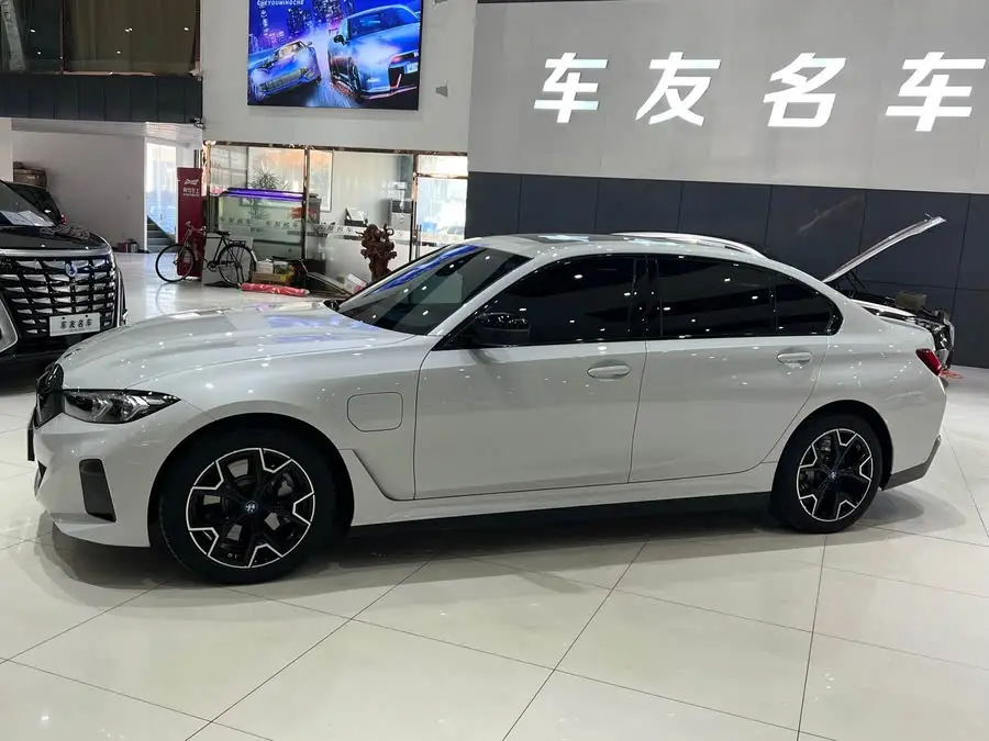 بي إم دبليو i3 2024 eDrive 40 L إصدار الليل