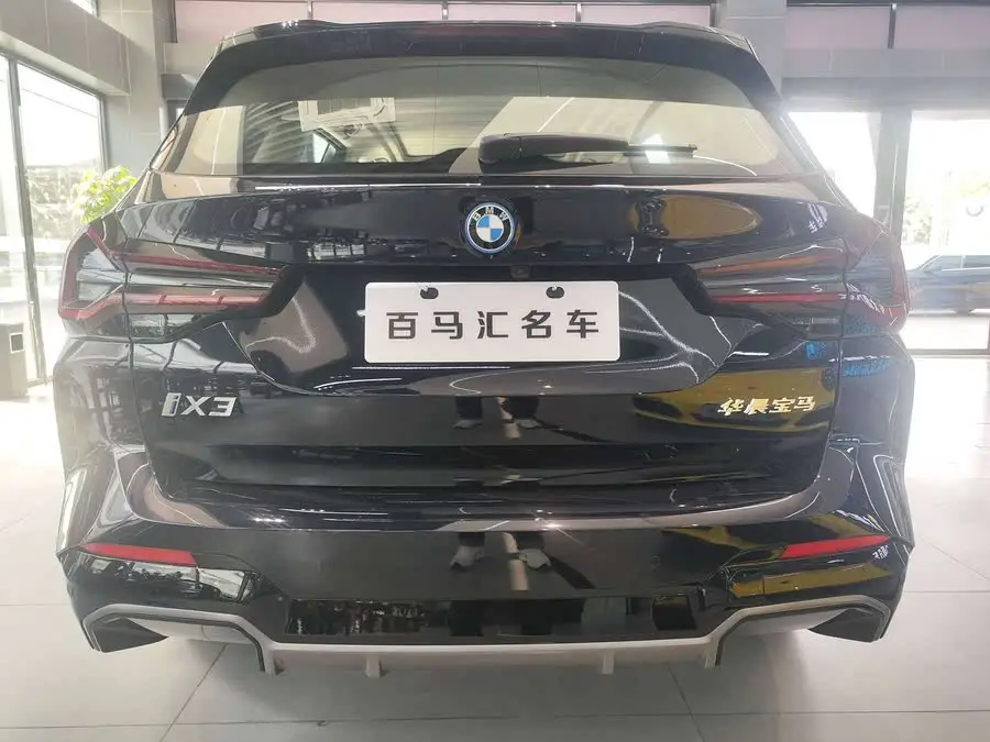 BMW iX3 2024 Leading Edition