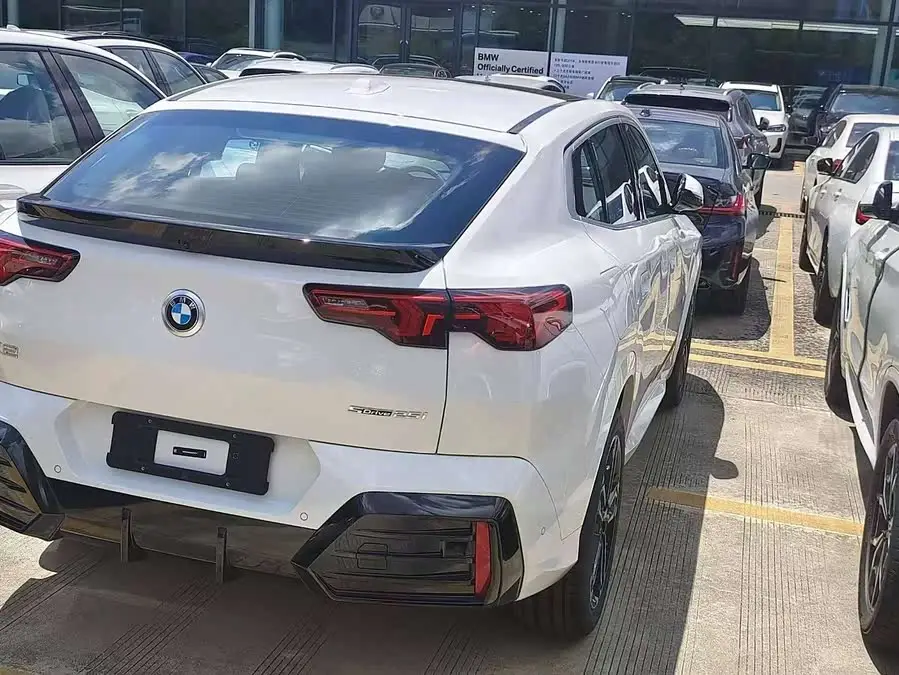 بي إم دبليو X2 (مستورد) طراز 2024 sDrive25i حزمة M الرياضية