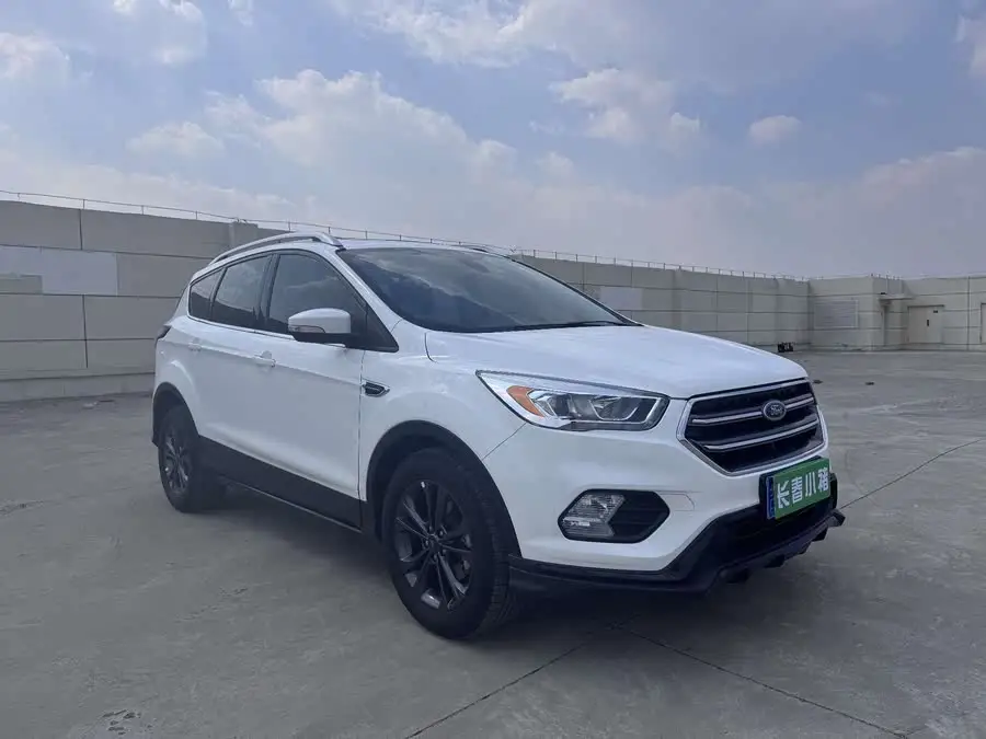 2019 Ford Escape EcoBoost 180 Two-Wheel Drive Luxury Wing Edition National V