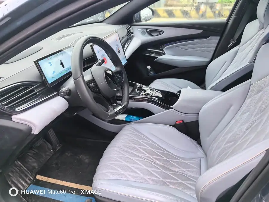 ختم 2024 إصدار المجد نسخة الأداء 700 كم