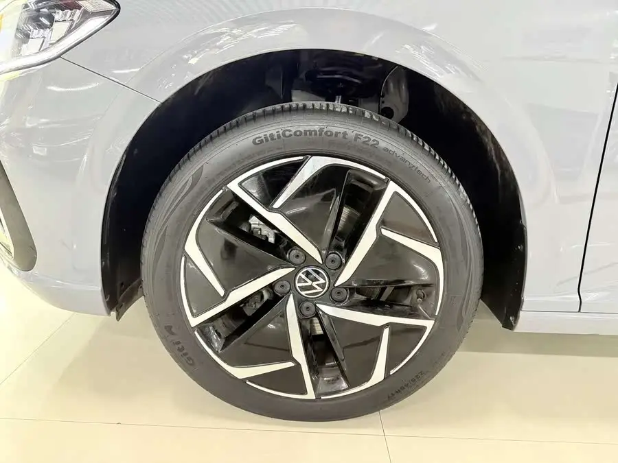 لافيدا 2023 300TSI DSG إصدار النجوم الأبدية