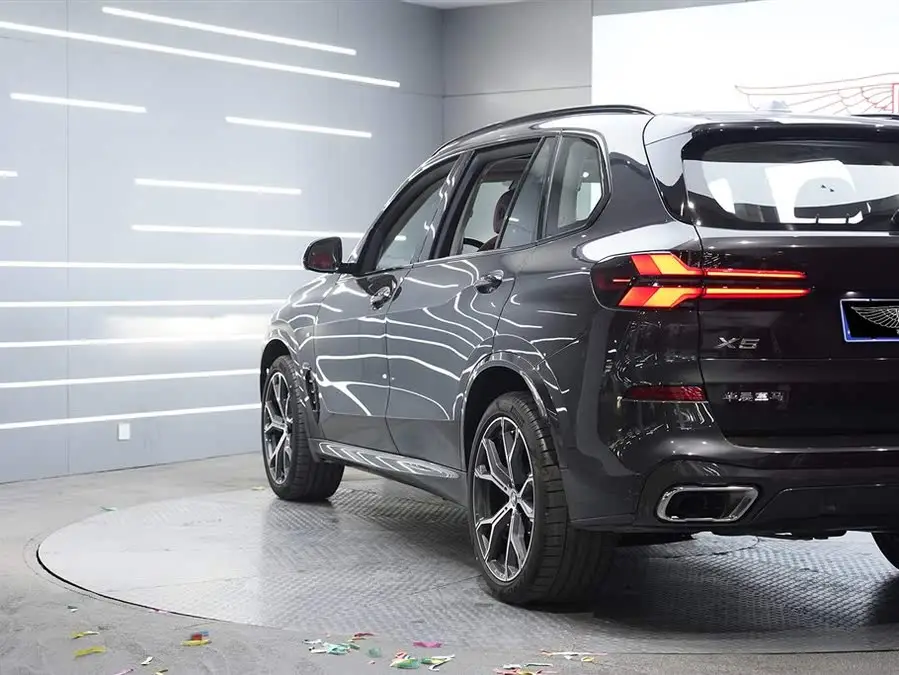 BMW X5 2023 xDrive 30Li M Sport Night Package