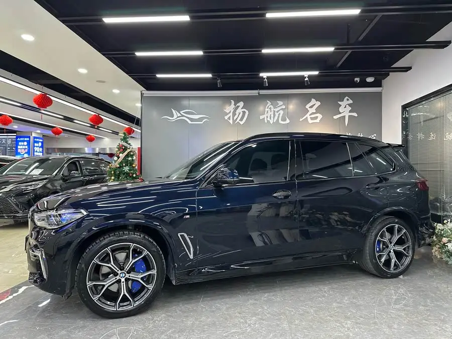 بي إم دبليو X5 2022 xDrive 40Li حزمة الرياضة M