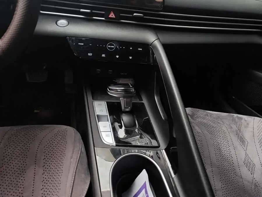 إيلانتر 2022 1.5 لتر CVT LUX المميزة