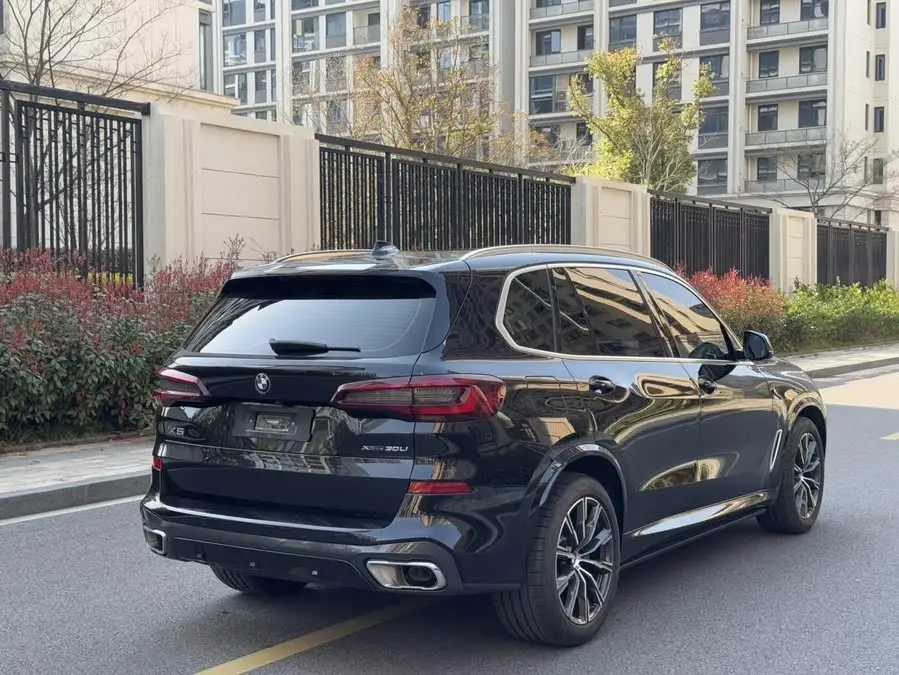 بي إم دبليو X5 2022 طراز مُحدث xDrive 30Li حزمة رياضية M