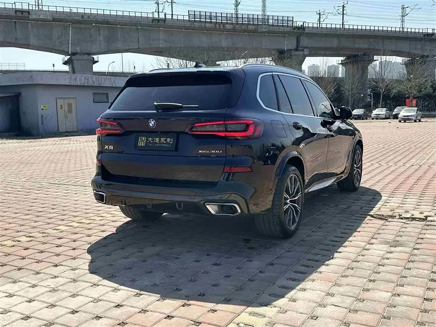 BMW X5 2022 xDrive 30Li Exclusive M Sport Package