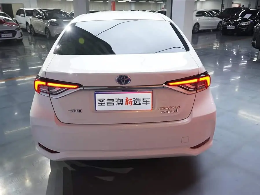 2021 كورولا هايبرد 1.8 لتر E-CVT إصدار النخبة