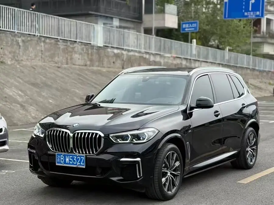 بي إم دبليو X5 2022 طراز مُعدل xDrive 30Li حزمة رياضية M