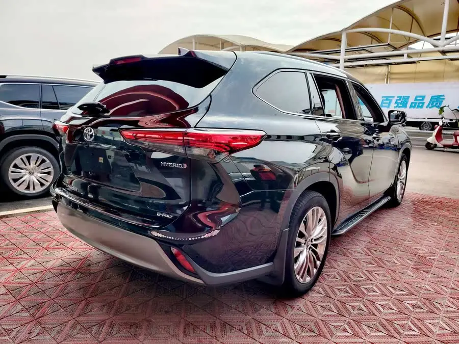 هايلاندر 2022 هايبرد 2.5 لتر دفع رباعي فئة متميزة 7 مقاعد