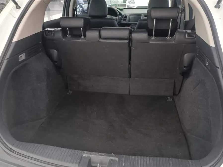 2020 هوندا HR-V 1.5L CVT الفئة الفاخرة