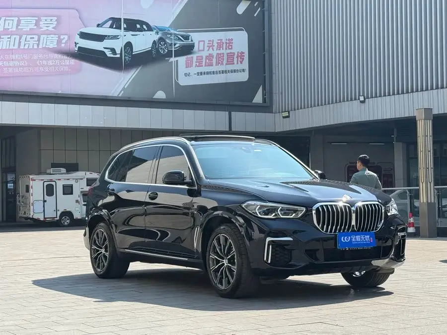 بي إم دبليو X5 2022 الطراز المحدث xDrive 30Li حزمة M الرياضية