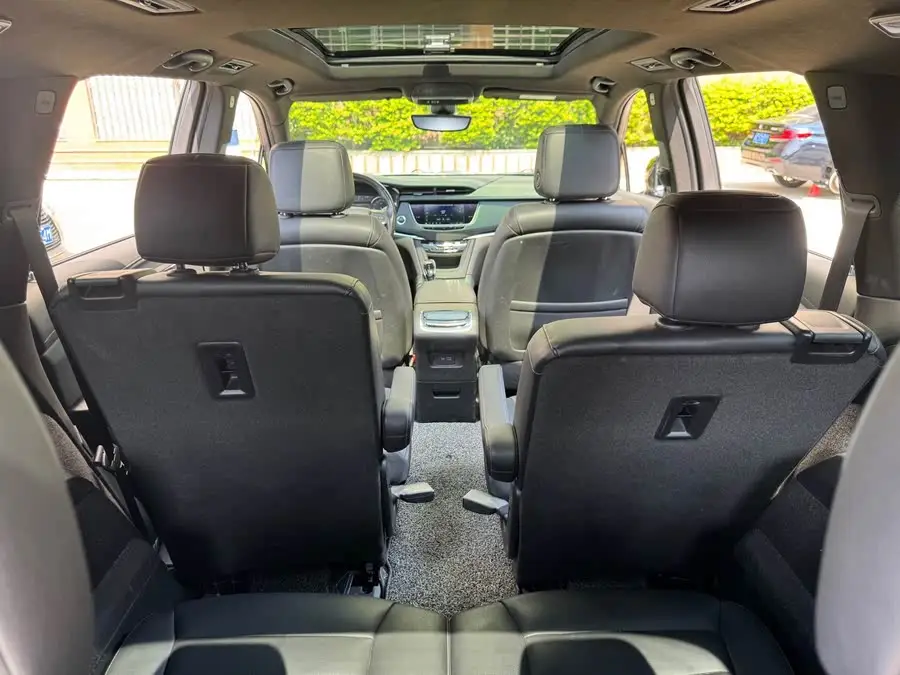 كاديلاك XT6 2021 28T طراز فخم بستة مقاعد