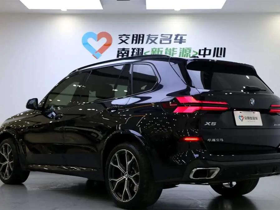 بي إم دبليو X5 2023 xDrive 30Li حزمة الرياضة الليلية M