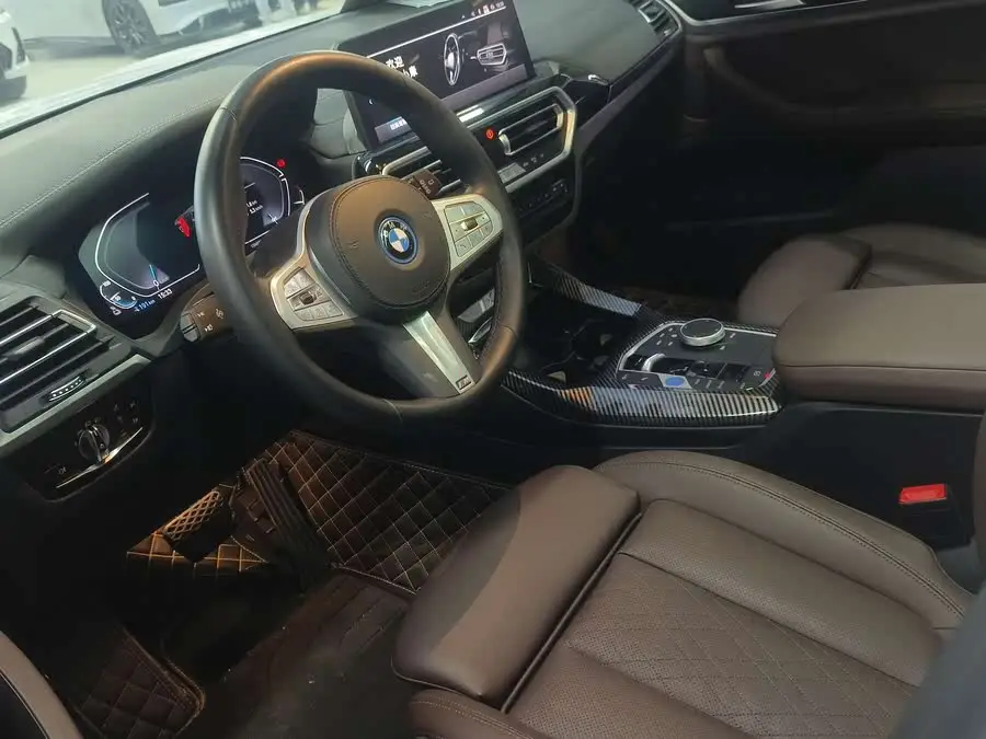 بي ام دبليو iX3 2023 النسخة الرائدة