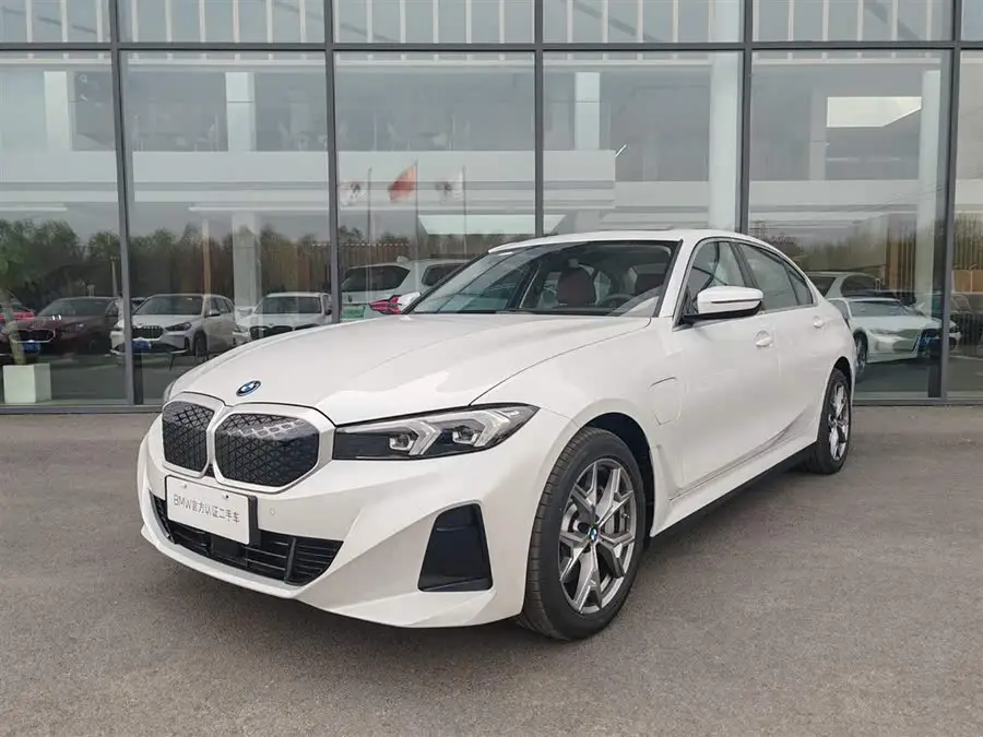 بي إم دبليو i3 2025 eDrive 35 L