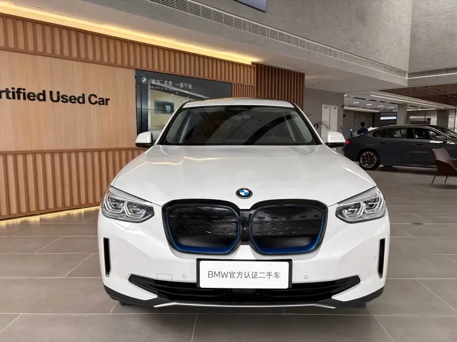 بي إم دبليو iX3 طراز 2021 إصدار قيادة