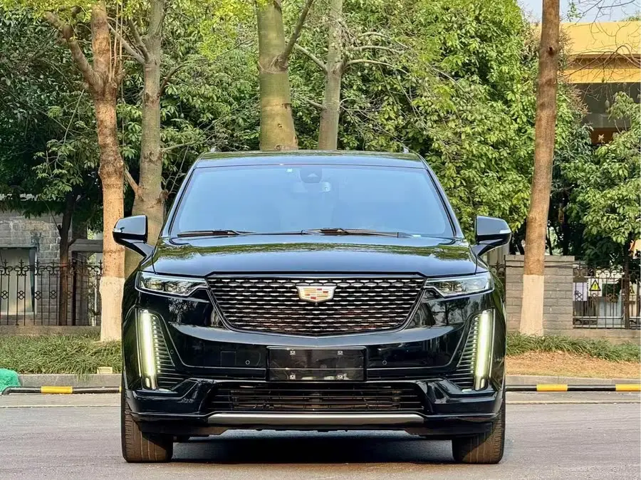 كاديلاك XT6 2021 28T فاخرة بستة مقاعد ودفع رباعي