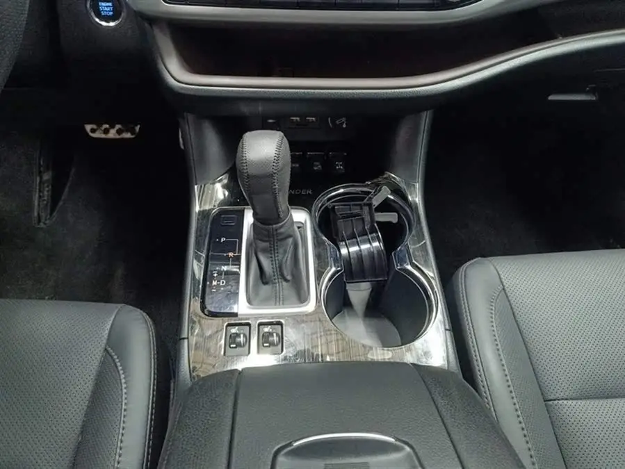 هاي لاندر 2021 2.0T دفع رباعي نسخة فاخرة 7 مقاعد