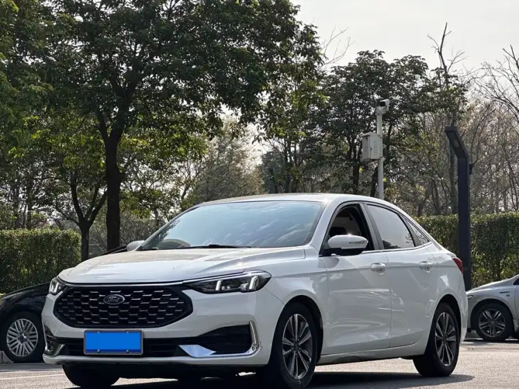 Ford Focus 2021 1.5L Automatic Platinum Edition