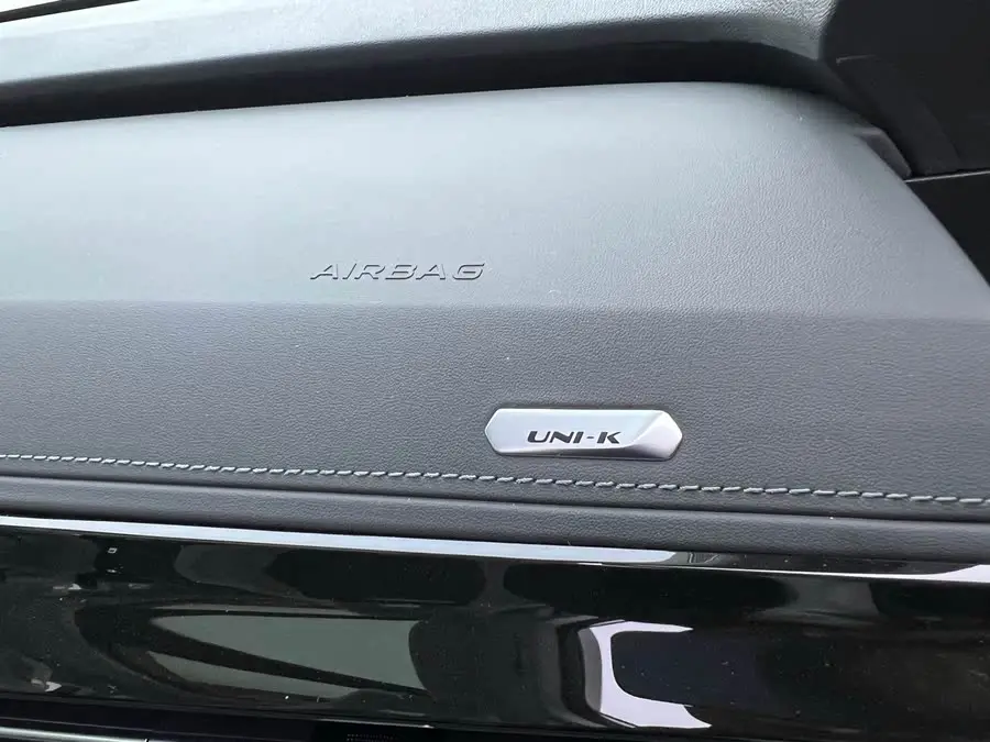 Changan UNI-K 2024 2.0T Two-Wheel Drive Global Edition