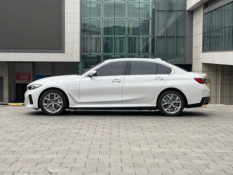 بي إم دبليو i3 2024 eDrive 35 L